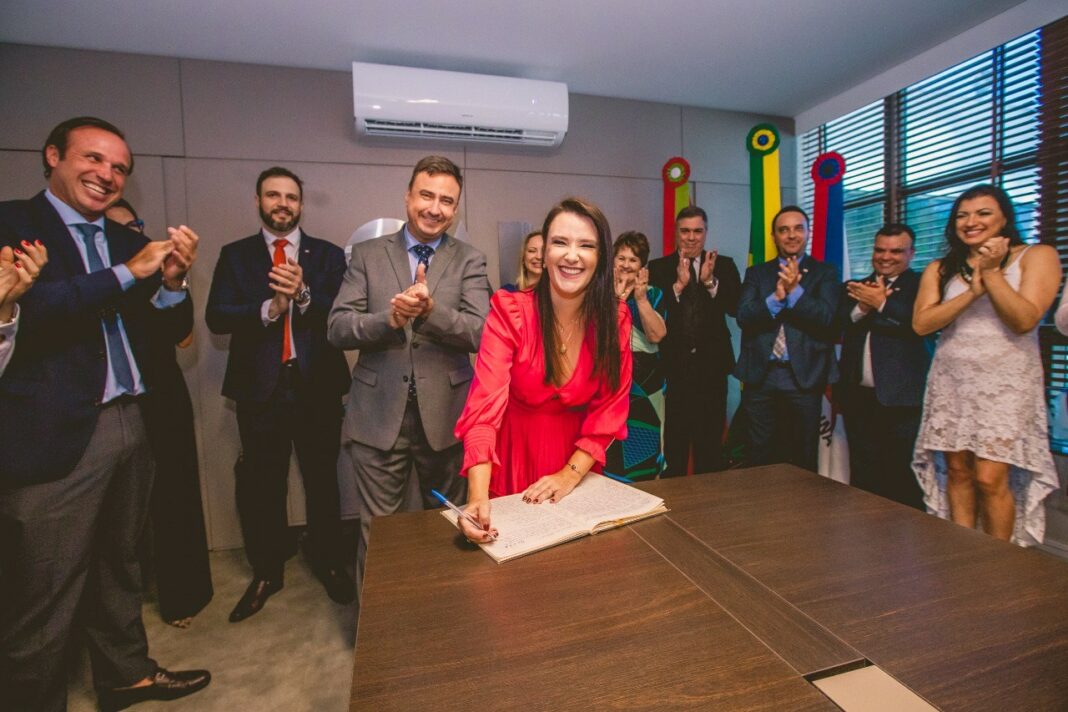 Claudia Prudêncio e nova diretoria assumiram cargo no primeiro dia do ano