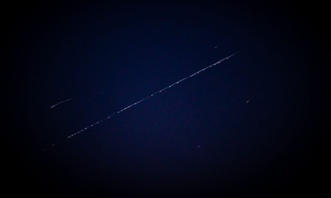2020-04-24t000000z_448793218_mt1belga2497353_rtrmadp_3_space-passage-starlink-satellites