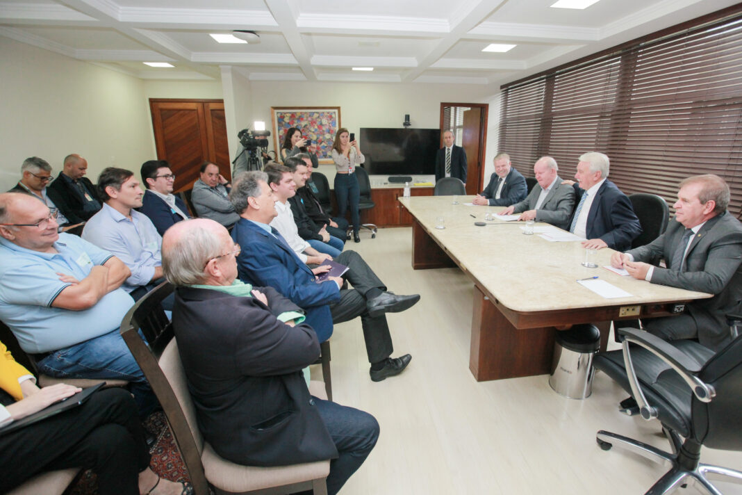 fotonoticia_20220412_ReuniaoICMSCombustiveis_2700