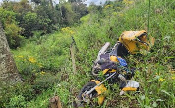 Motociclista dos Correios fica ferido após perder controle da moto na SC-114