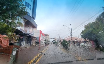Previsão do Tempo: fim de semana começa com calor e chance de chuva isolada em SC; frente fria muda o cenário a partir de domingo