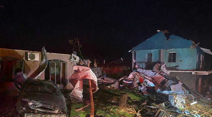 Tornado no Paraná deixa cinco mortos e mais de 430 feridos