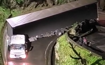 Carreta acima do tamanho permitido é flagrada descendo a Serra do Rio do Rastro