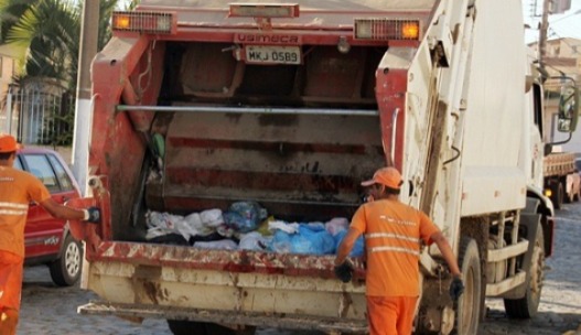 Prefeitura explica suspensão de licitação e garante que coleta de lixo segue normal