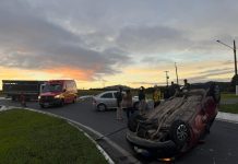 Colisão entre dois carros deixa feridos na BR-282 em Lages