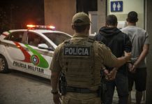 Polícia Militar flagra tráfico de drogas em banheiro público de Lages