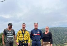 Bombeiros resgatam cão preso em encosta na localidade de Hamburgo, em Alfredo Wagner