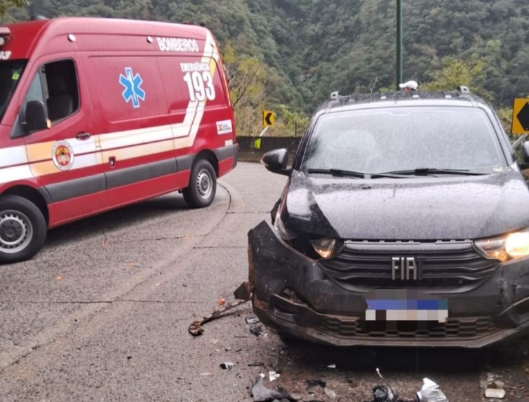 Motorista fica ferido após colisão frontal na Serra do Rio do Rastro
