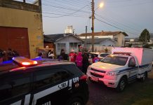 Homem de 26 anos é morto a tiros dentro de residência em Lages