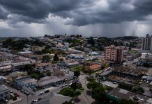 Defesa Civil emite alerta para temporais com chuva intensa, granizo e ventos fortes em quatro regiões de Santa Catarina