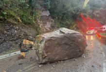 Queda de barreira deixa Serra do Rio do Rastro em meia pista e exige atenção dos motoristas
