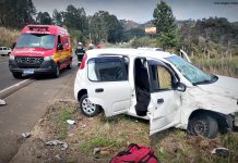 Fiat Uno corta a frente de veículo da Saúde e provoca colisão na SC-114 em São Joaquim