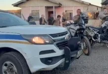 Homem morre após avançar com faca contra policiais durante ocorrência em Lages