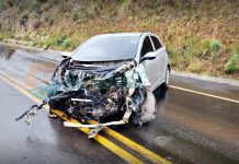 Colisão entre carro e caminhão deixa rodovia interditada por quase uma hora na SC-114, em São Joaquim