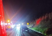 Carro sai da pista e tomba na SC-114, em São Joaquim; duas passageiras são levadas ao hospital