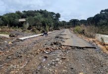 Enxurrada arranca asfalto e destrói trechos da estrada do Pericó em São Joaquim