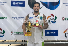 Samuel Schlichting Bittencourt é campeão regional do JASC no basquetebol por Videira