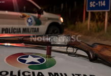 Homem é preso após ameaçar mulher com espingarda em pomar de São Joaquim