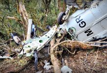 Um mês após tragédia com helicóptero que matou cinco pessoas na Serra Catarinense, destroços ainda permanecem no local