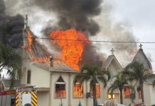 Incêndio de grandes proporções destrói Igreja Matriz em Santa Catarina; telhado desaba e estrutura fica comprometida