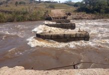 Ponte do Rio Cerquinha, entre São Joaquim e Bom Jesus, é destruída pelas chuvas e moradores enfrentam dificuldades para se deslocar