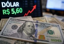Dólar dispara após eleições presidenciais, chega a R$ 5,60 e fecha com alta de 8,21% nesta segunda-feira (26)