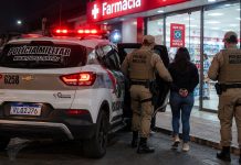 Mulher é presa suspeita de aplicar golpes com comprovantes falsos de Pix em farmácia de Lages