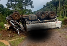 Acidente com caçamba deixa uma pessoa morta e outra ferida no interior de São Joaquim